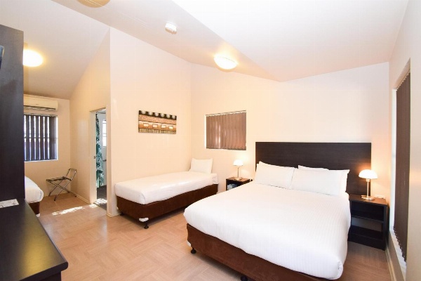 Station Hotel Motel Kurri image 2